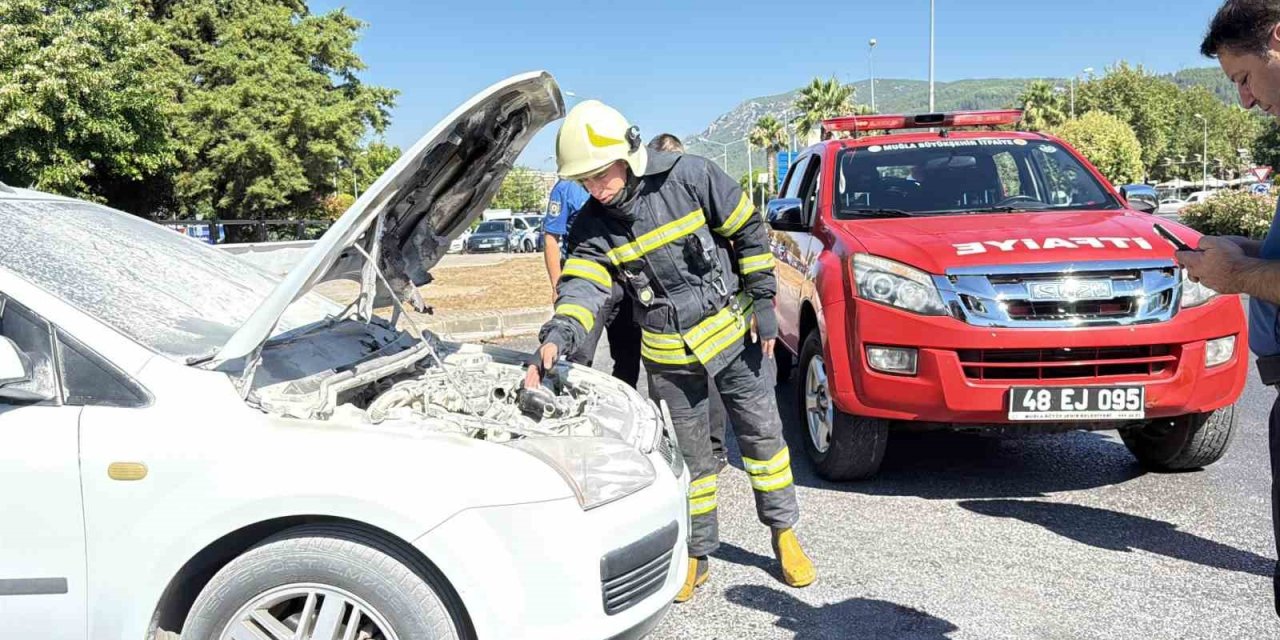 Menteşe’de seyir halindeki araçta yangın