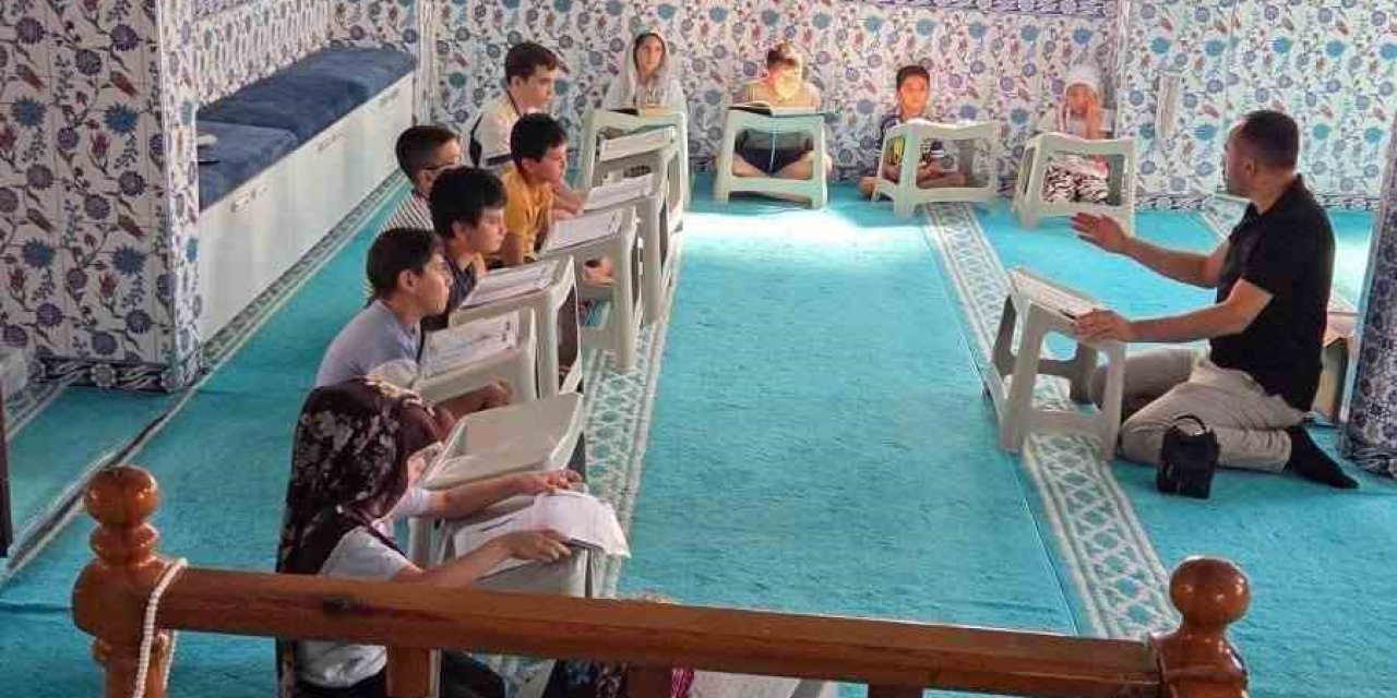Kuyucak’ta Yaz Kur’an Kursu öğrencilerine seminer