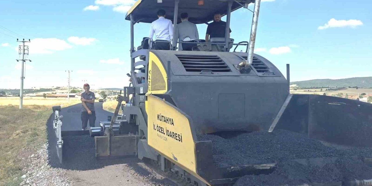 Aslanapa’da sıcak asfalt yol çalışması yerinde incelendi