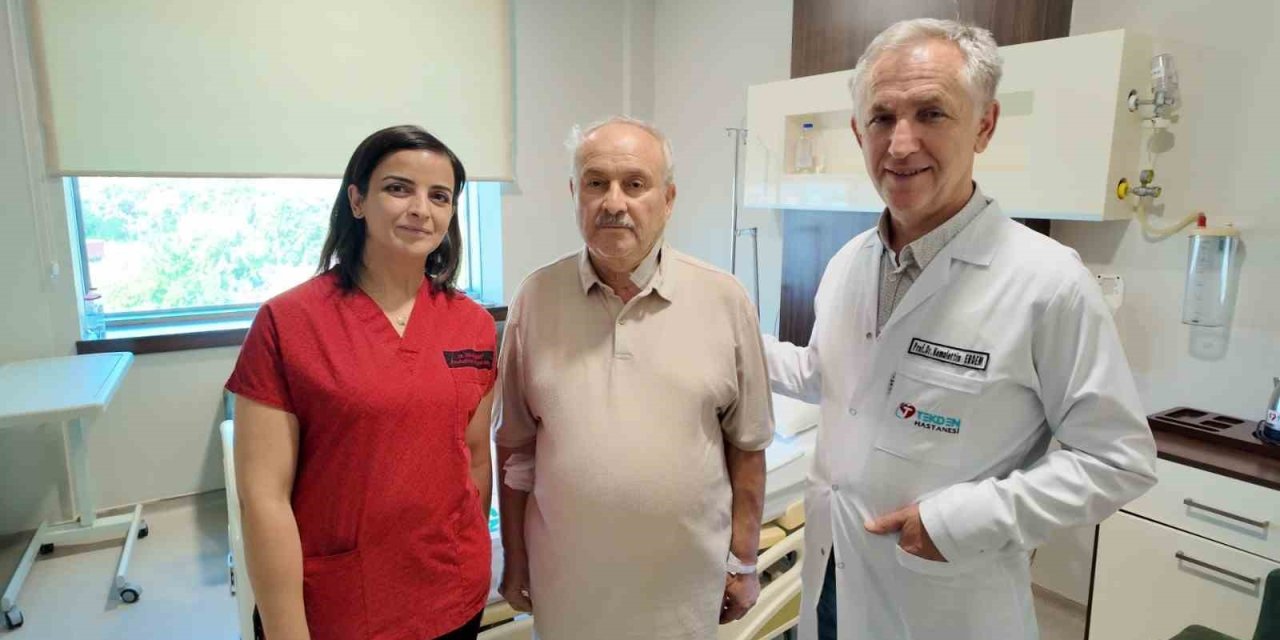 Uyanık halde ameliyata alınan hasta şah damarındaki yüzde 90’lık darlıktan kurtuldu