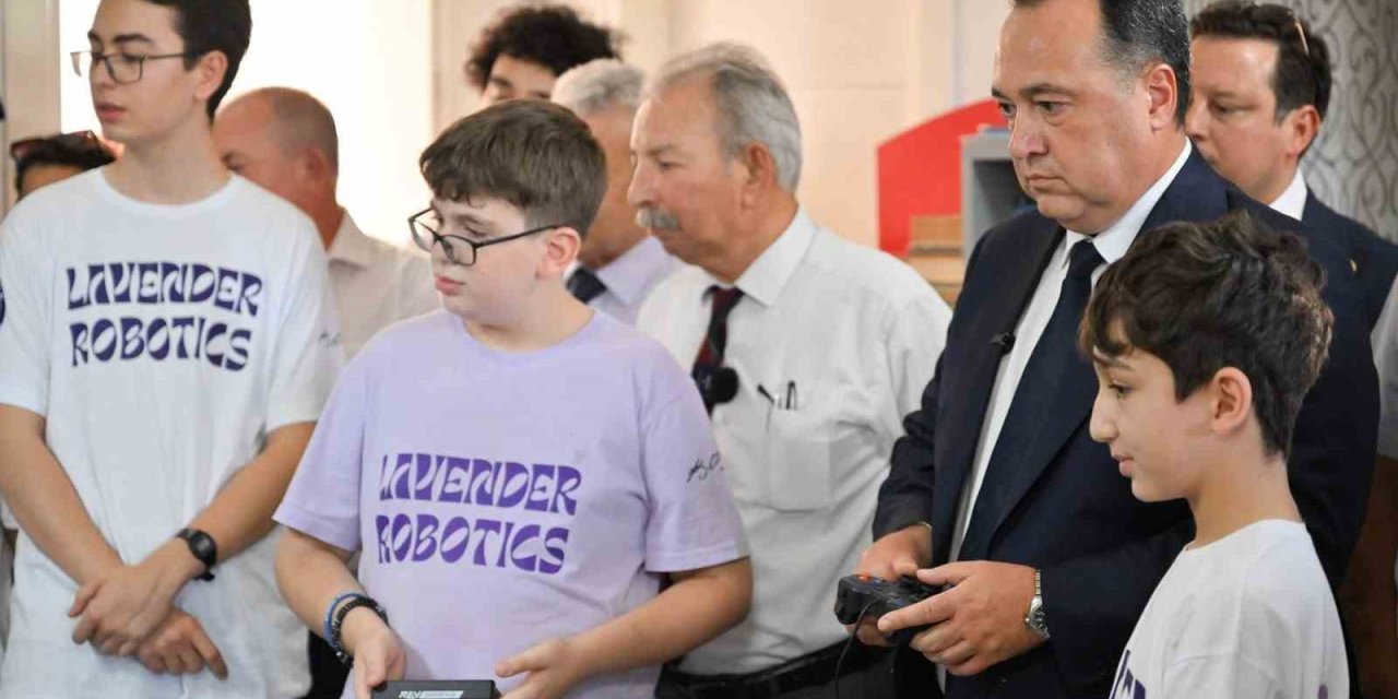 Başkan Dutlulu robotik takımını ziyaret etti