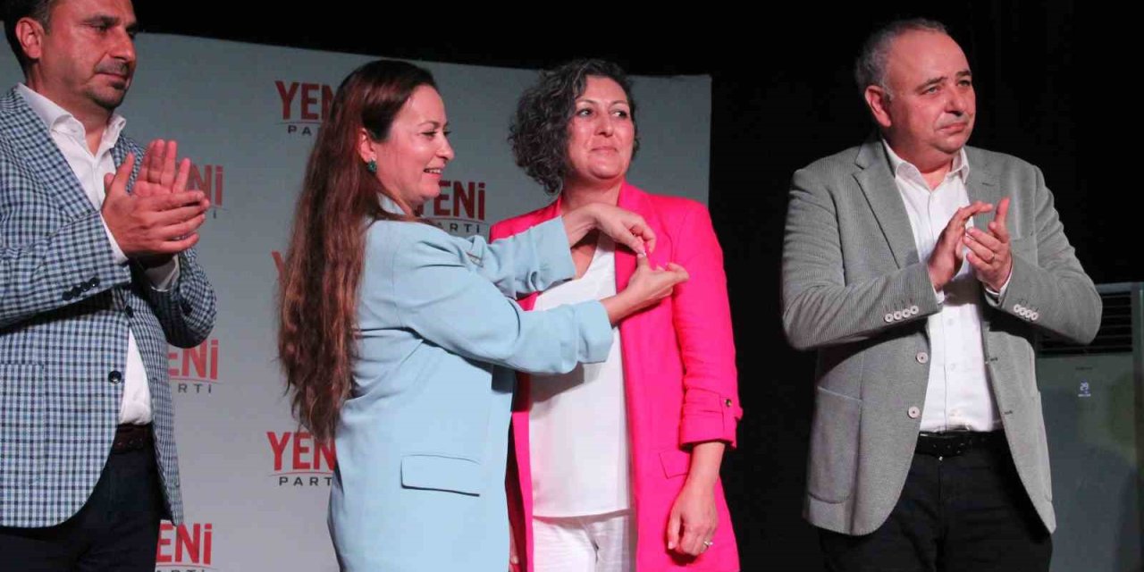 Manisa’da 15 CHP’li belediye başkanı YENİ Parti’ye katıldı