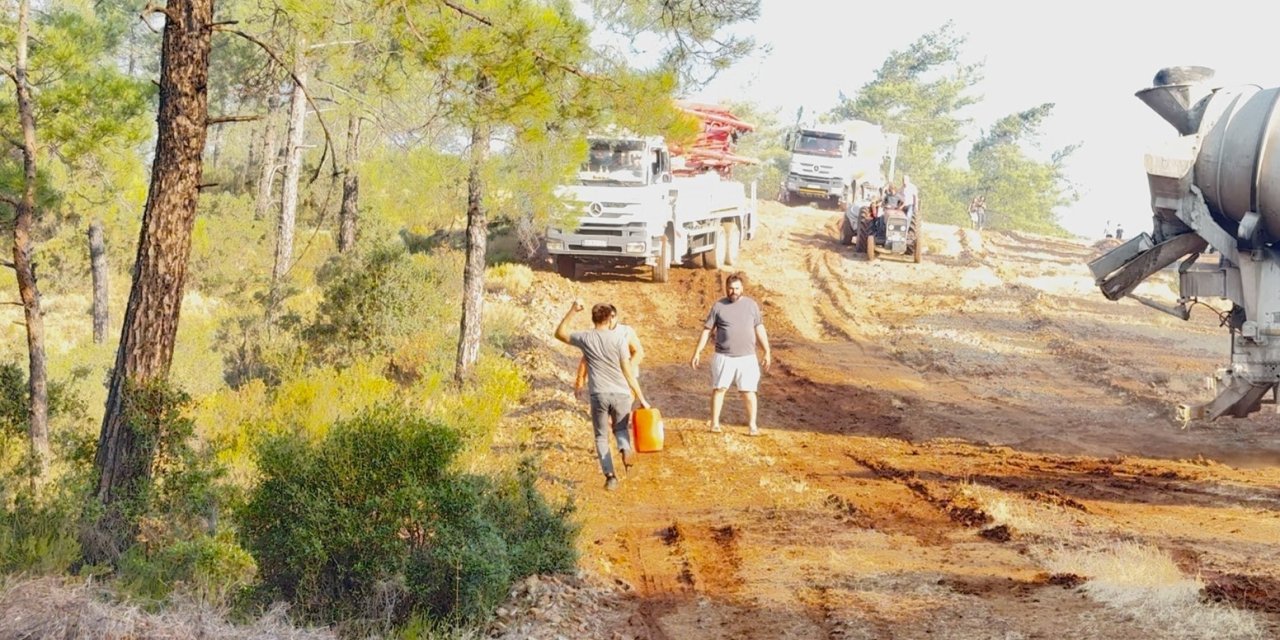 Fethiye Üzümlü’deki orman yangınında havadan ve karadan yoğun mücadele