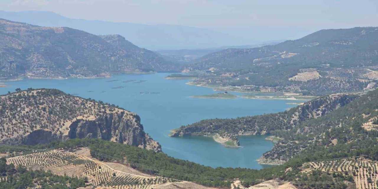 İnceğiz Kanyonu doğal güzelliği ile ziyaretçilerini büyülüyor