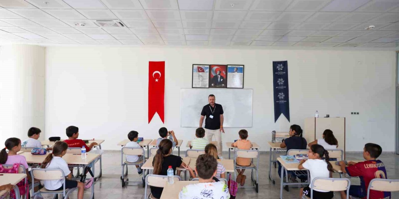 Aydınlı çocuklar yaz tatilini İngilizce öğrenerek geçiriyor