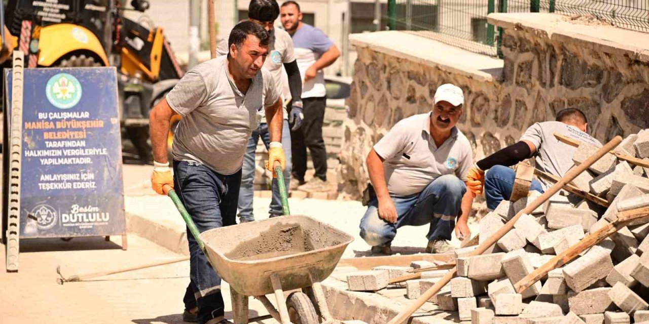 Manisa’nın yeni yerleşim yeri Akgedik’te yollar yenileniyor