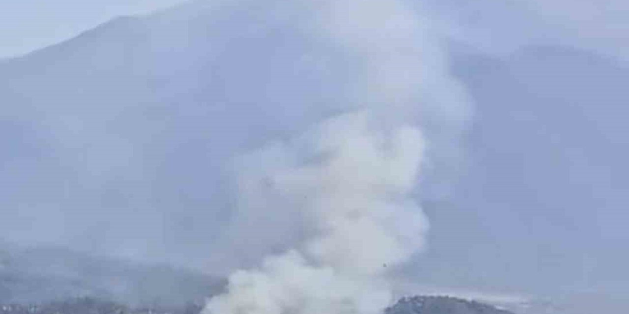 Denizli’de ormanlık alana yakın bölgede arazi yangını çıktı