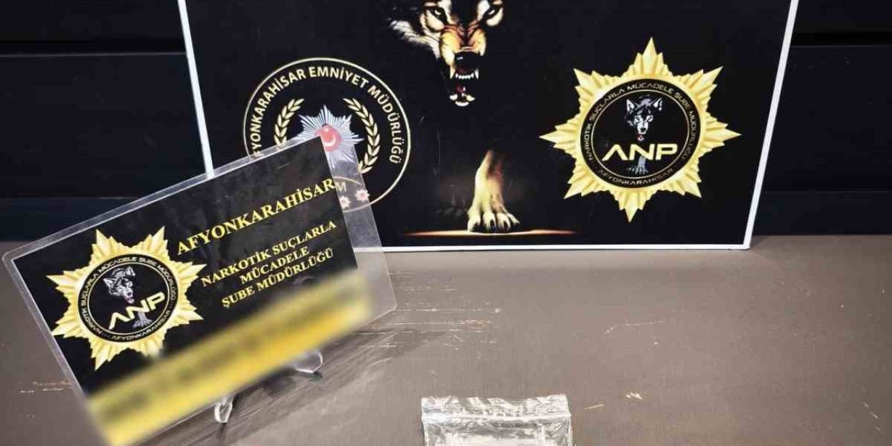 Kullandıkları araçta uyuşturucu ile yakalanan 2 kişi tutuklandı