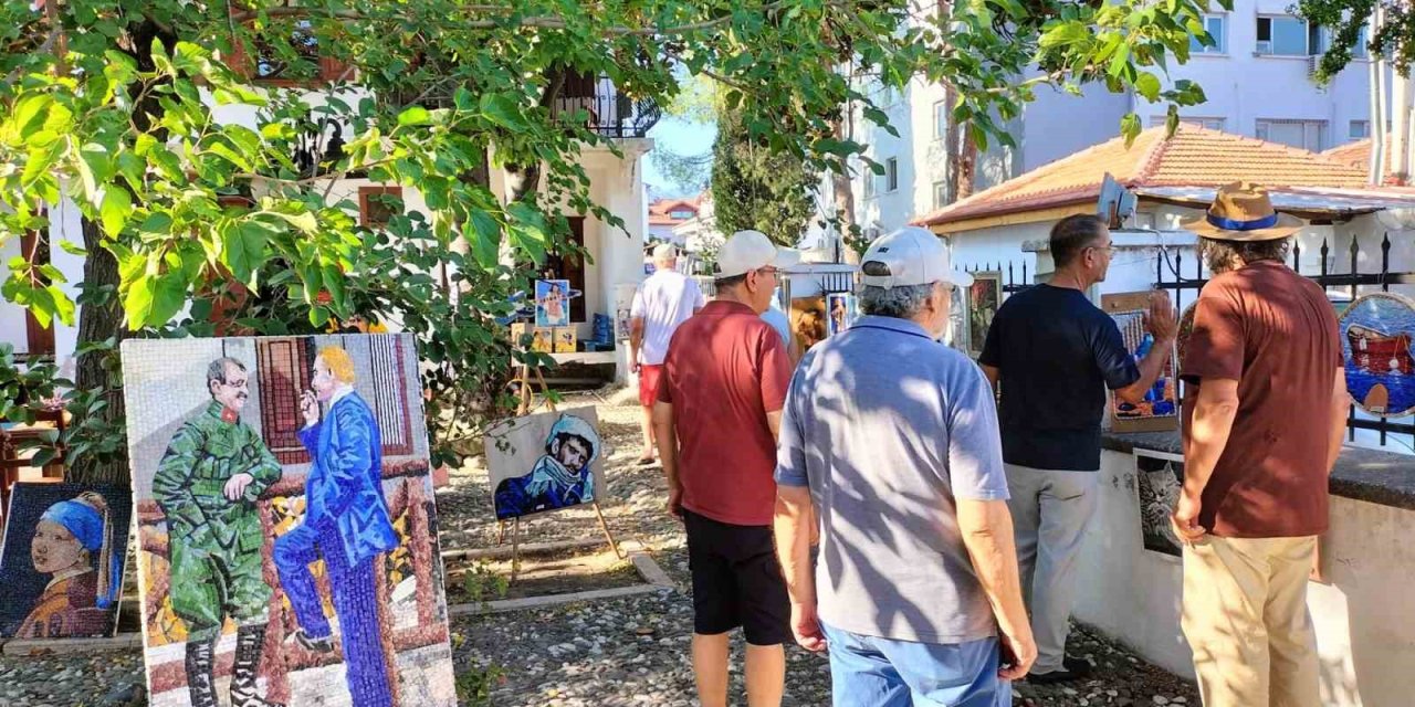 Köyceğiz’de mozaik sergisi açtı
