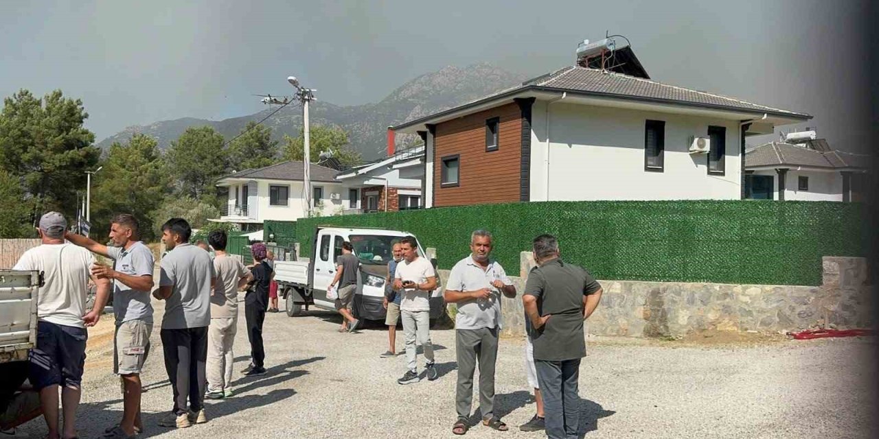 Fethiye Üzümlü’deki yangına yoğun müdahale
