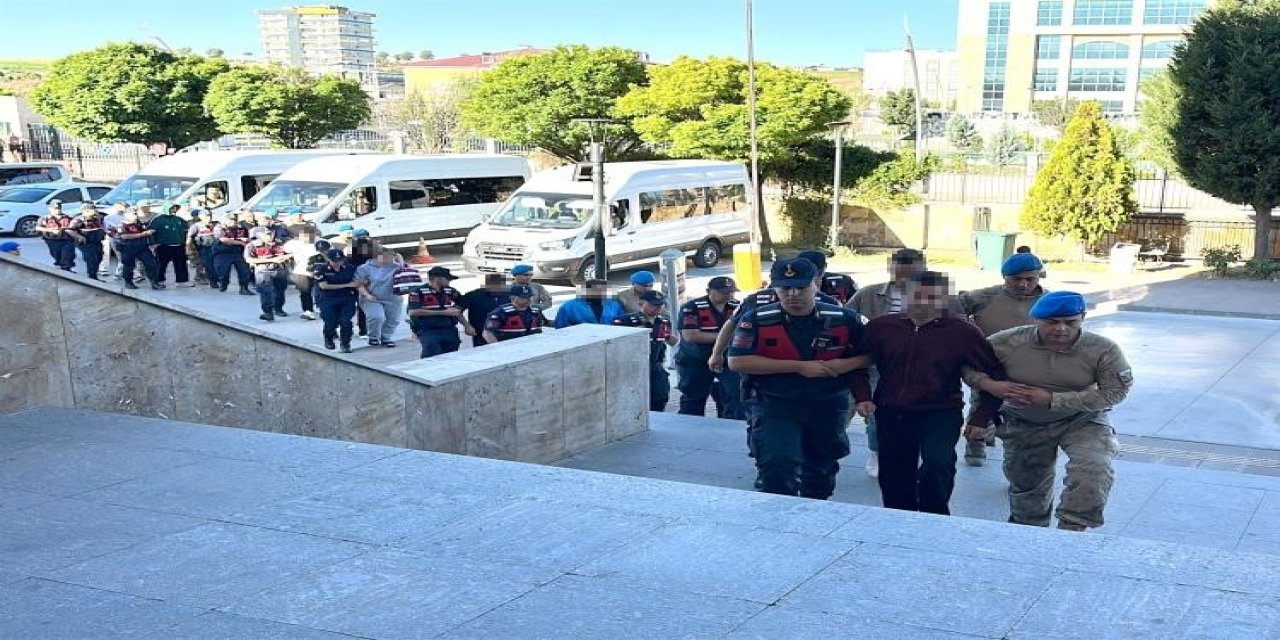 Uşak’ta belediye şirketlerinde sigortalı gösterilip Yalım’ın işletmelerinde çalışanlarına yönelik operasyonda 9 kişi tutuklandı