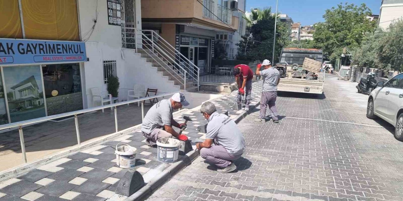 Kuşadası’nda eskiyen yollar yenileniyor