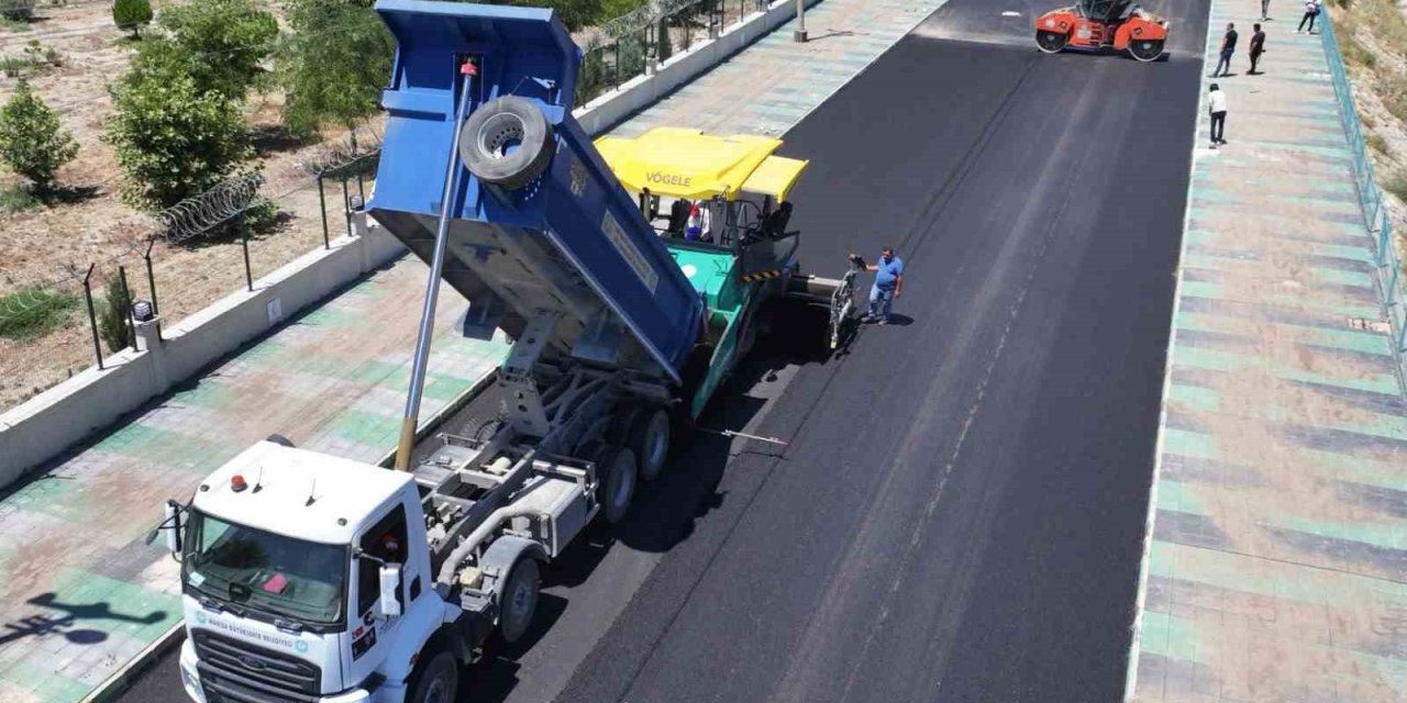 Köprübaşı tarihinde ilk kez sıcak asfalt dönemi başladı