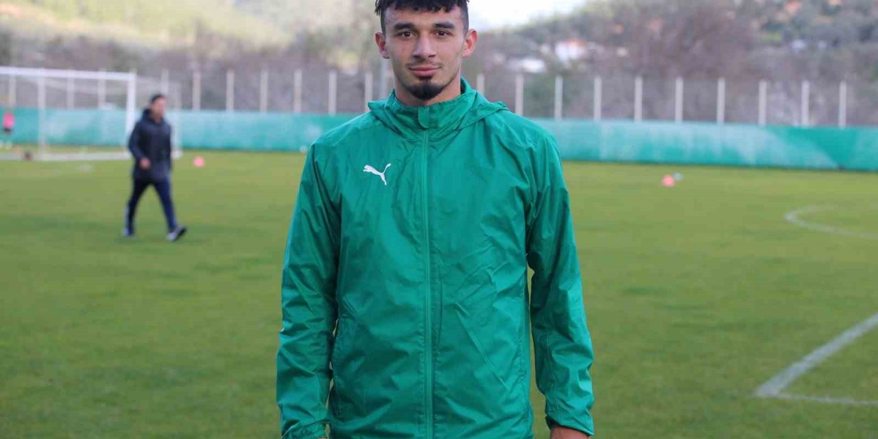 Göztepe, Gökdeniz Bayrakdar transferini bitirdi