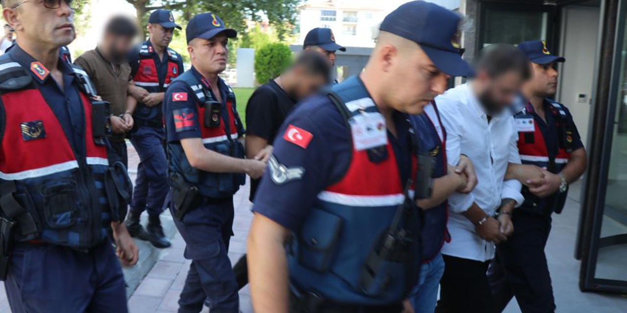 Yaşlı kadını 4,5 milyon lira dolandıran şebeke çökertildi
