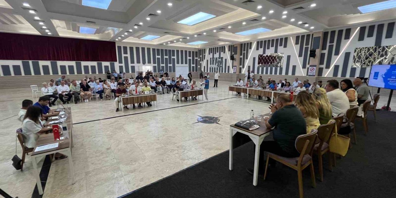Kuşadası Meclisi’nde komisyonlar yenilendi, yeni projelere onay çıktı