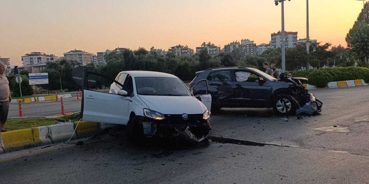 Aydın’da otomobille çarpışan araç refüje çıktı: 1 yaralı