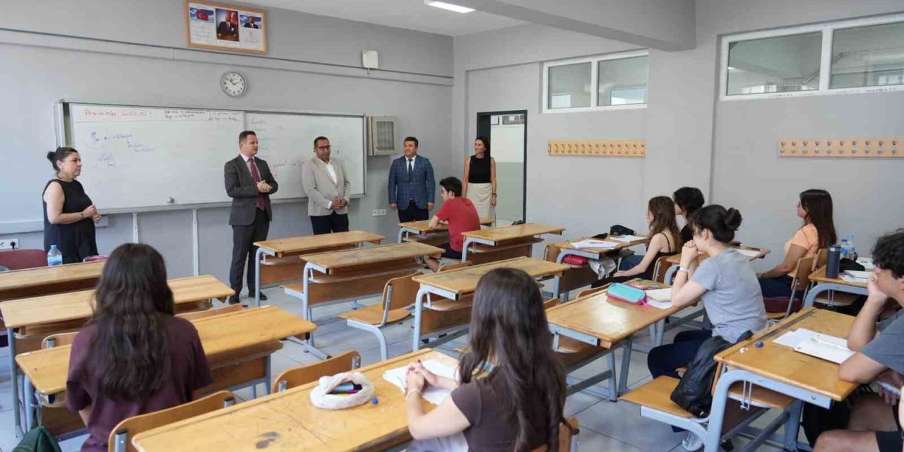 Muğla İl Milli Eğitim Müdürü Çay, yaz kursları ve tercih danışmanlığı çalışmalarını inceledi