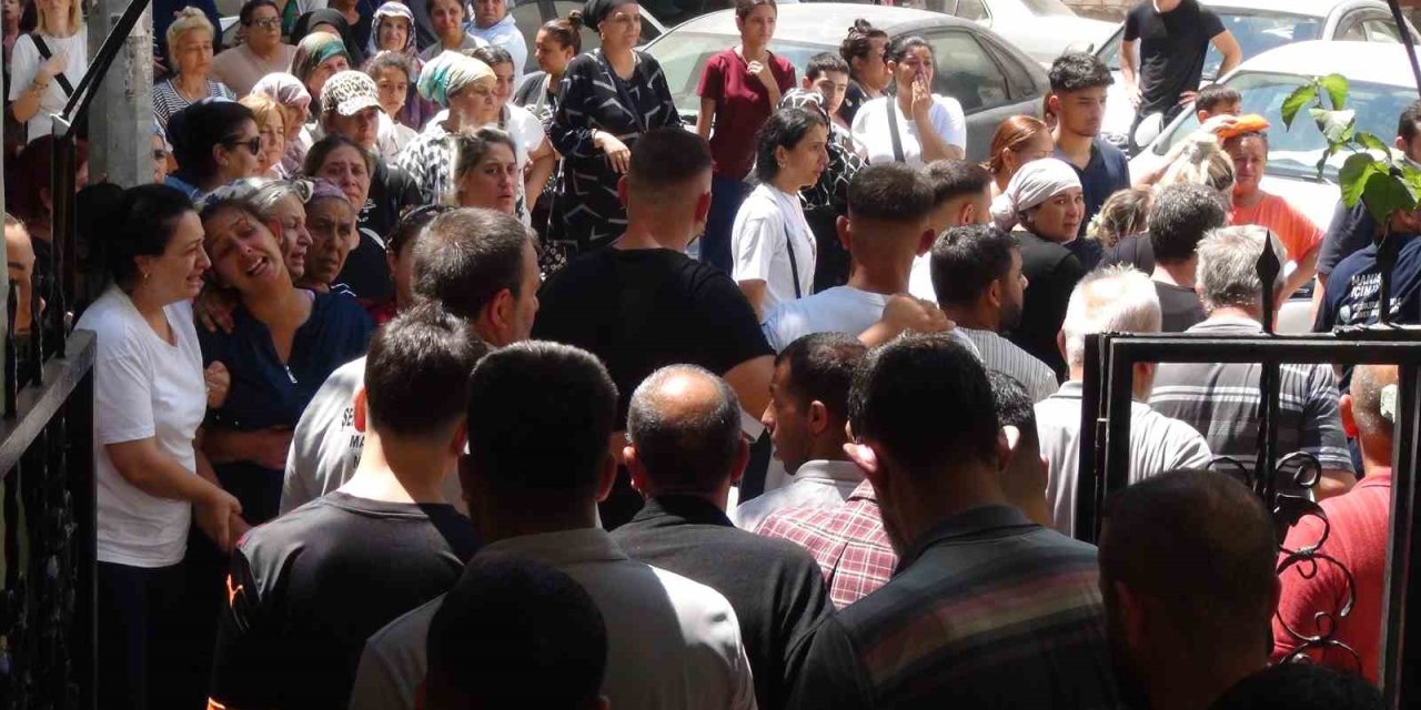 Silahlı saldırıda öldürülen baba ve oğluna hüzünlü veda