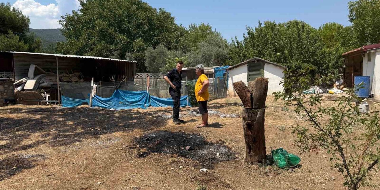 Menteşe’de evin bahçesinde ot yangını paniğe neden oldu