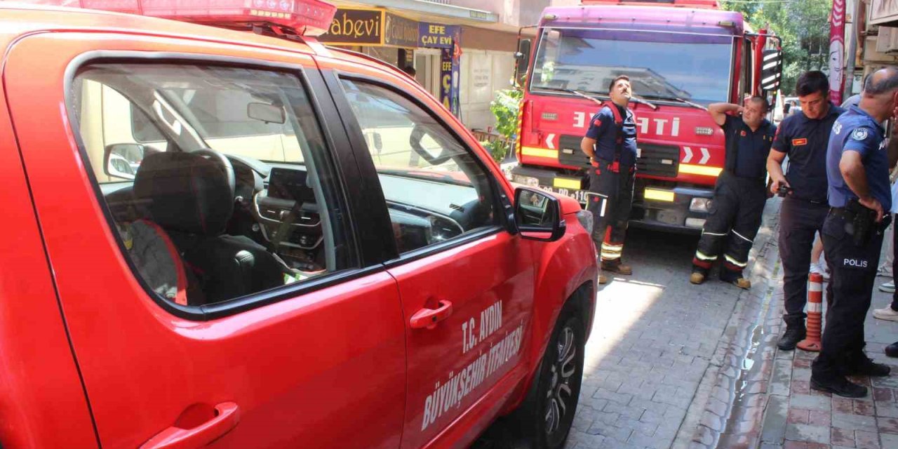 Aydın’da apartman dairesinde patlama: 1’i ağır 2 yaralı