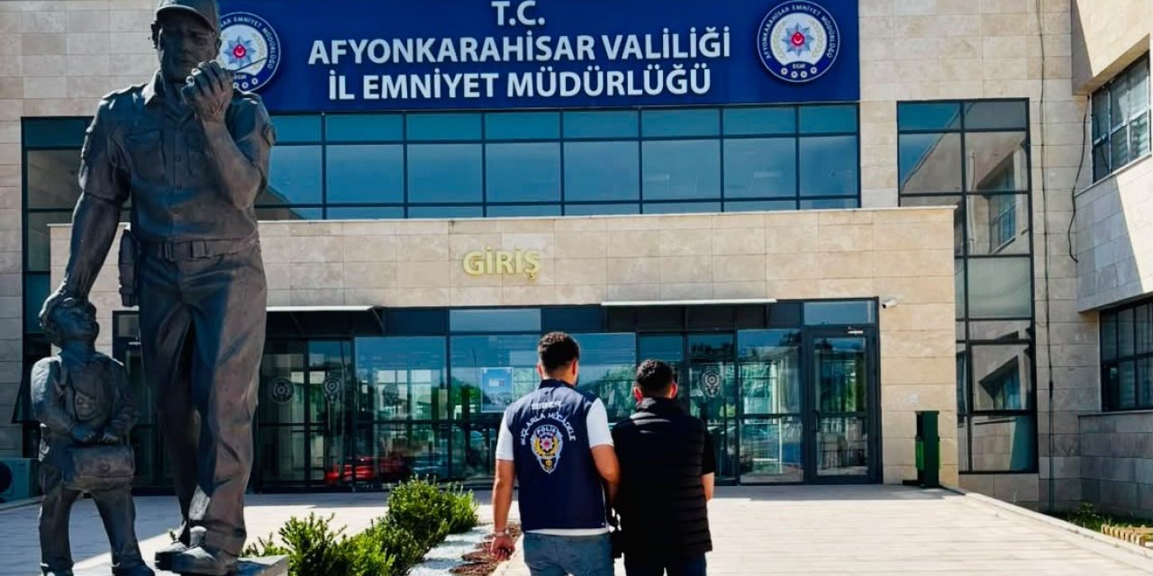 Dolandırıcılık suçundan aranan şahsı polis yakaladı