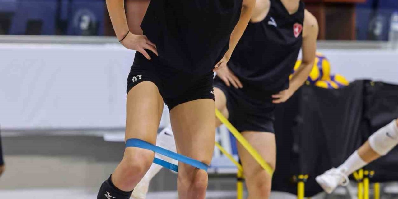 Denizli Büyükşehir Belediyespor Kadın Voleybol Takımı yeni sezon hazırlıklarına başladı