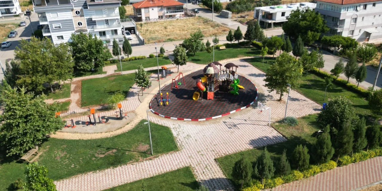 Tavas’ın parkları çocuklar için daha güvenli ve modern hale getiriliyor