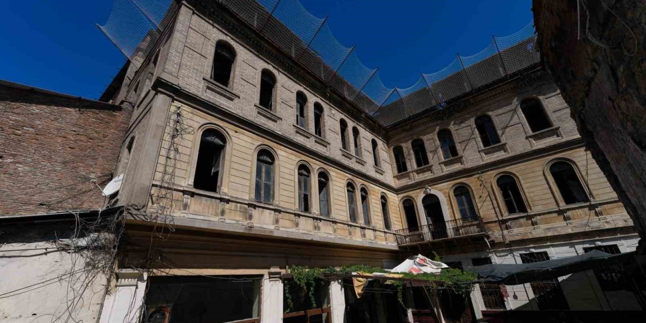 İzmir’in simge yapısı Cihan Palas yeniden hayat buluyor