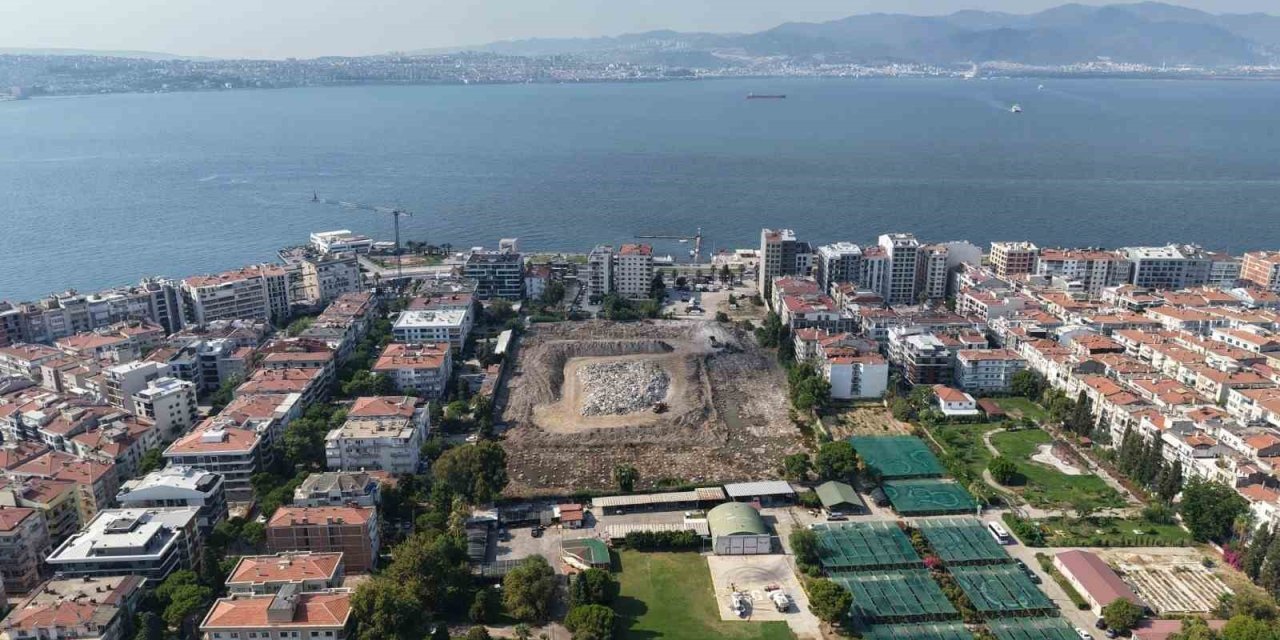 İzmir Büyükşehir: "Karşıyaka Zübeyde Hanım Stadı ile ilgili süreç emin adımlarla ilerliyor"