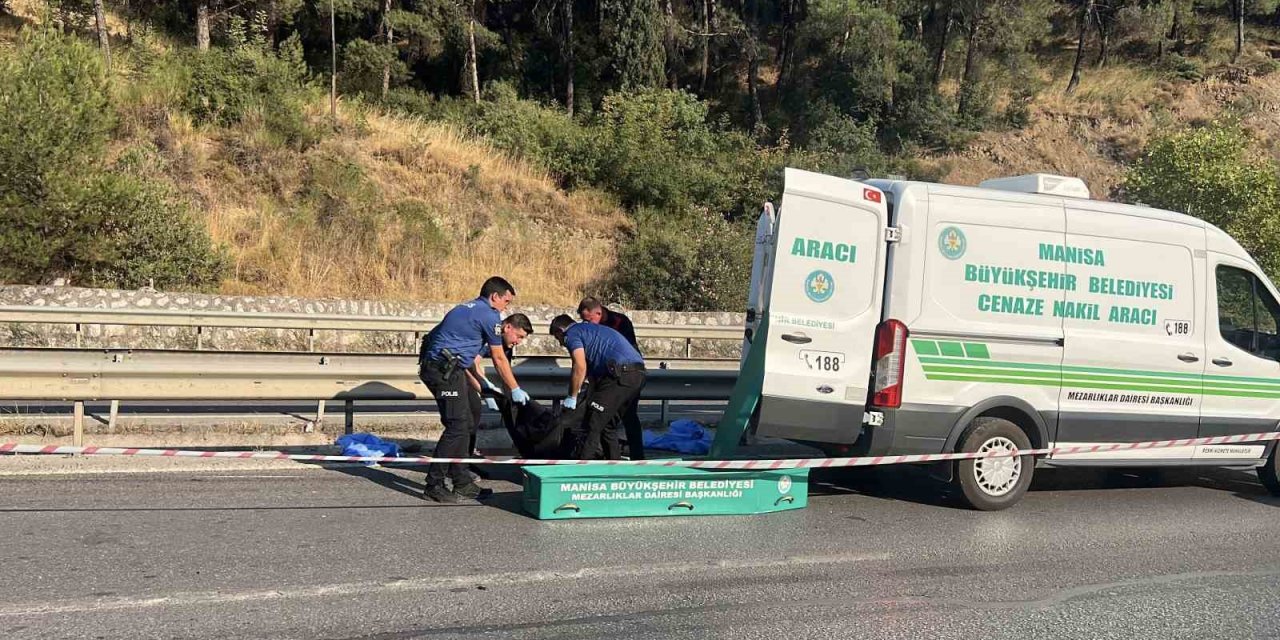 Manisa’da motosiklet bariyerlere çarptı, sürücü hayatını kaybetti