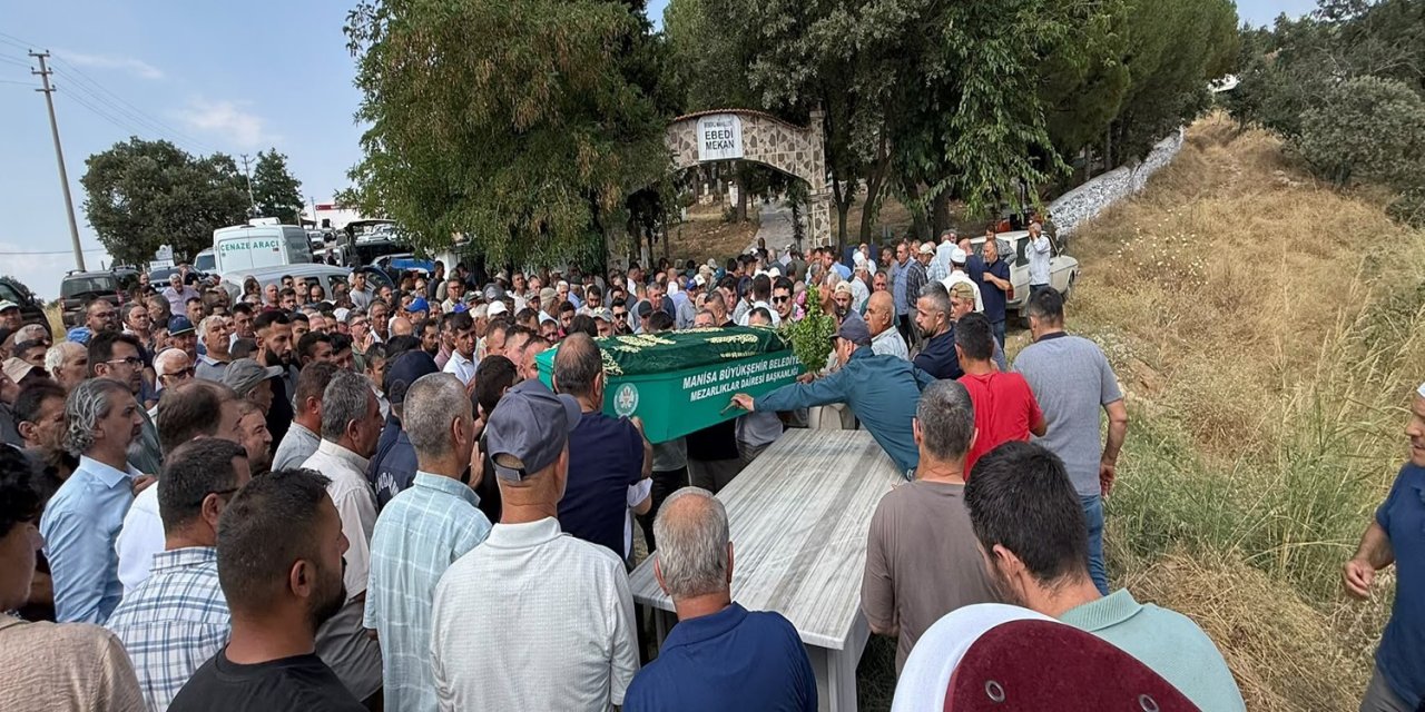 Minik Fikri gözyaşları ve dualarla son yolculuğuna uğurlandı