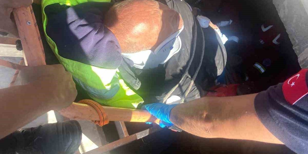 Makine dairesine düşen vatandaş kurtarıldı