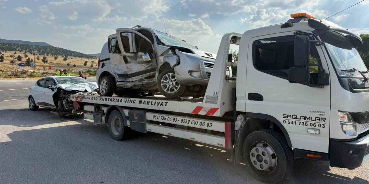 İki otomobilin çarpıştığı kazada 5 kişi yaralandı