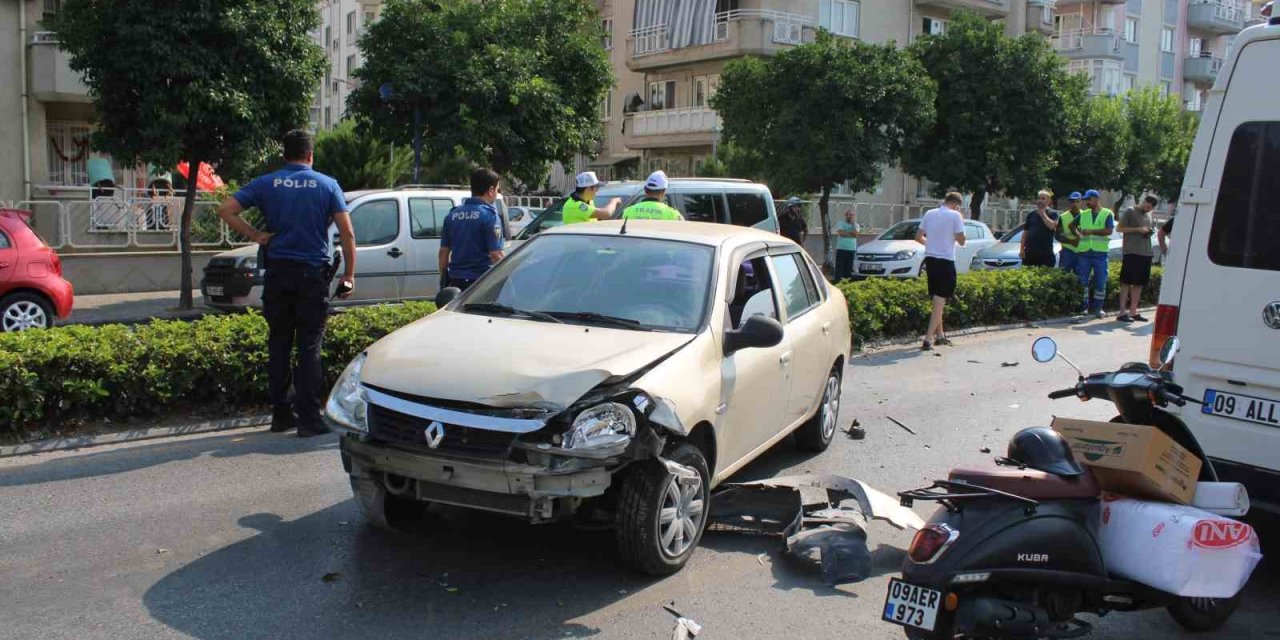 Direksiyon hakimiyetini kaybetti, karşı şeritteki otomobile çarptı