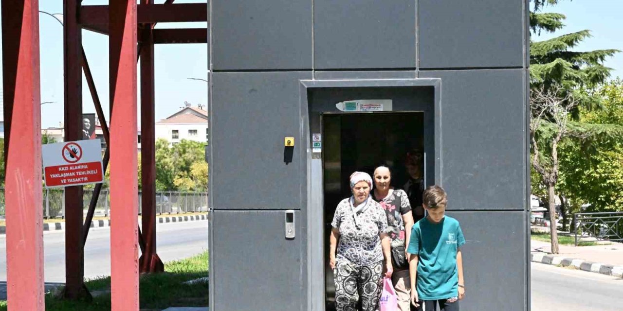 Manisa Büyükşehir’den Kuşlubahçe’deki üst geçide asansör kolaylığı