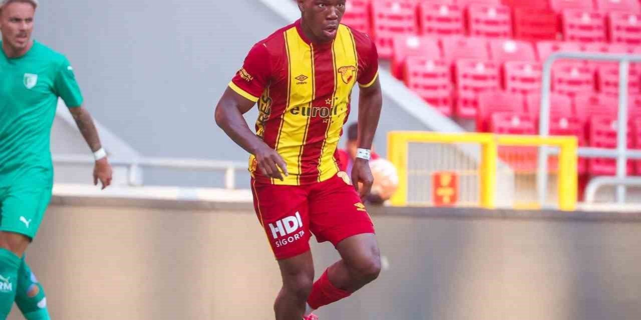 Göztepe’de Sinclair Armstrong, taraftardan tam not aldı