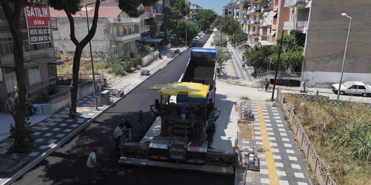 Manisa Büyükşehir Belediyesi, Salihli’de 4 caddeyi sıcak asfaltla yeniliyor
