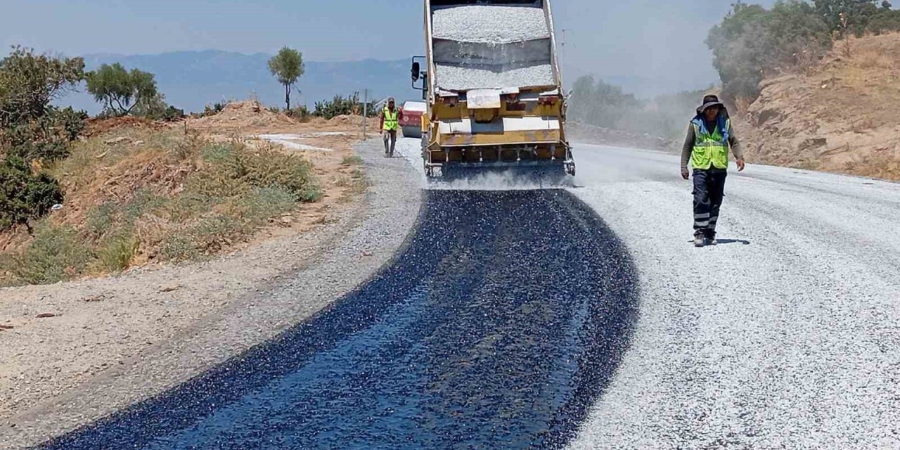 Aydın’ın 17 ilçesinde yol çalışmaları sürüyor