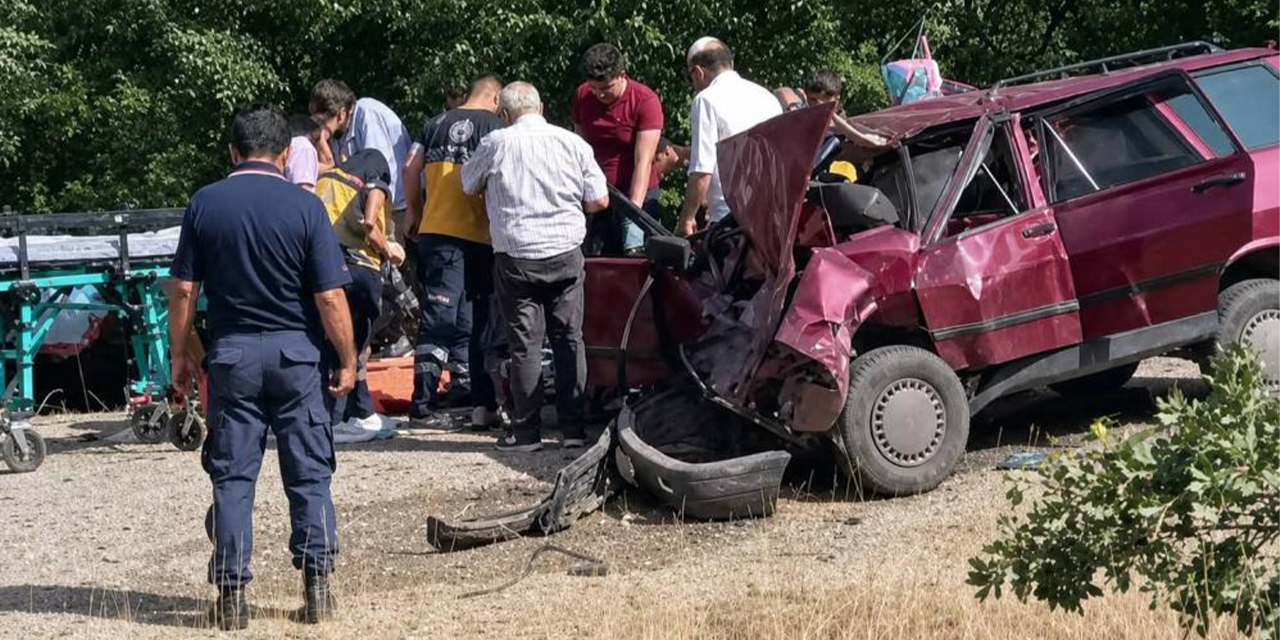 İki otomobil çarpıştı: 1 ölü 5 yaralı