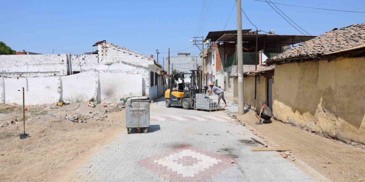 İncirliova’da 3 sokakta yol yenileme çalışmaları sürüyor