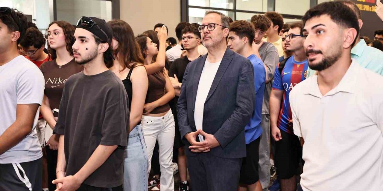 Kasapoğlu: "İzmir’in gençliği gururumuz"