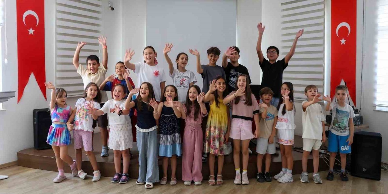 Efeler’de sahne minik yeteneklerin