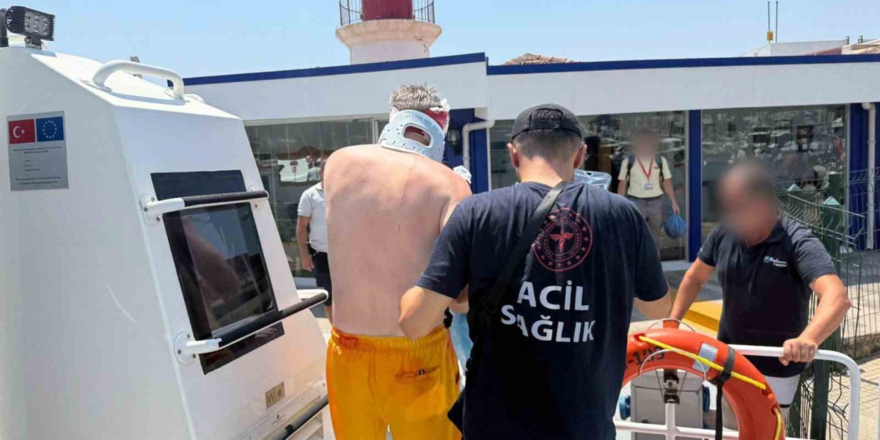 Gezi teknesinde yaralanan vatandaşa Sahil Güvenlikten tıbbi tahliye