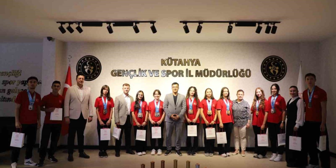 Tavşanlı’nın başarılı sporcuları 7 kupa ve 19 Türkiye derecesi elde etti