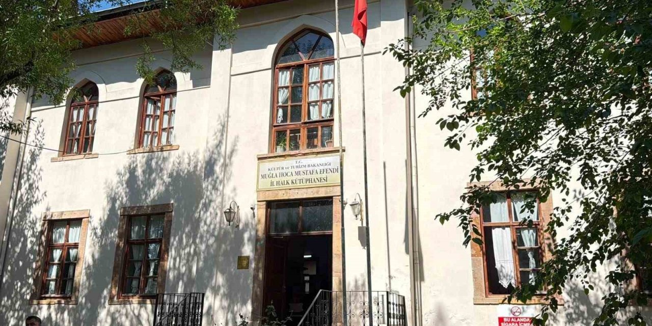 Muğla Halk Kütüphanesi güçlendirme için tahliye ediliyor
