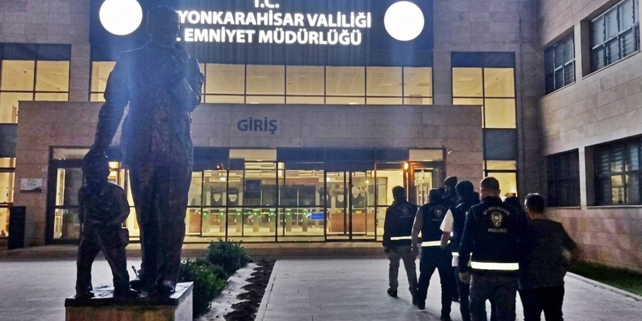 Sanayiye tamir için bırakılan otomobili çalan 3 kişiyi polis yakaladı