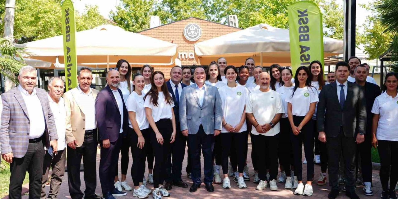 Başkan Dutlulu, voleybol ve hentbol takımlarıyla buluştu