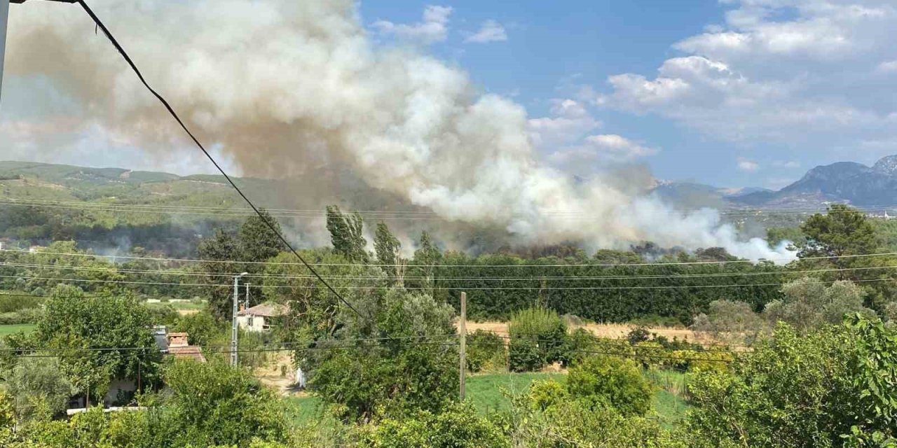 Seydikemer’deki orman yangınına 7 hava aracı ile müdahale ediliyor