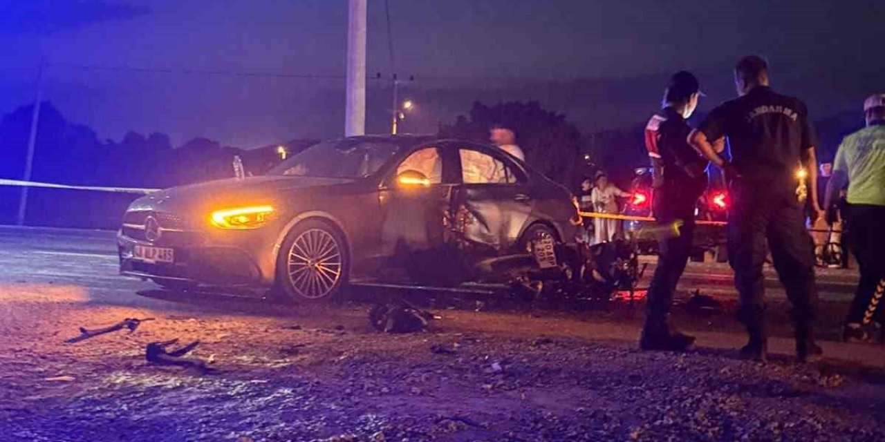 Motosiklet ile otomobil çarpıştı: 1 ölü